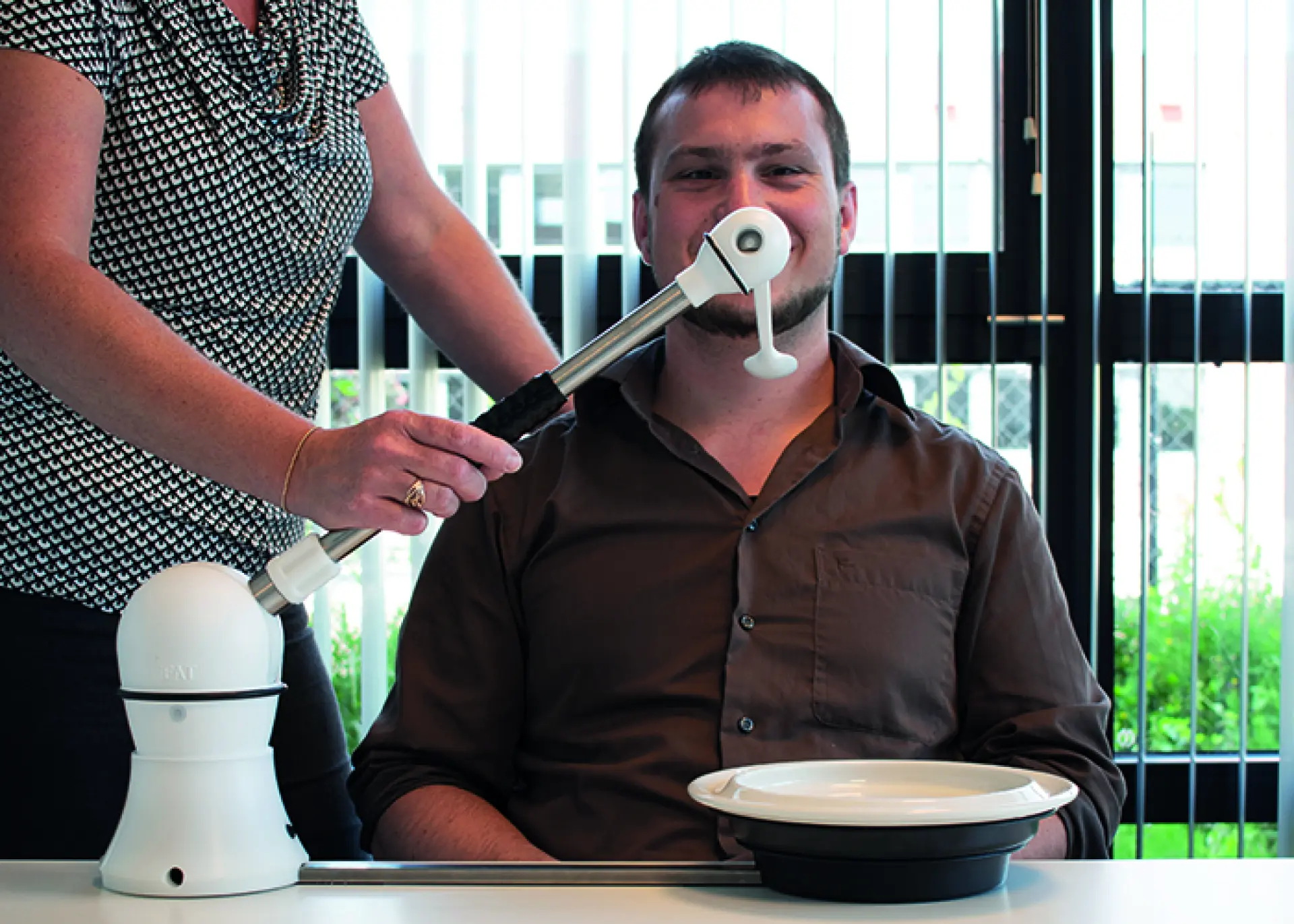 Eethulp-robot iEAT van Assistive Innovations