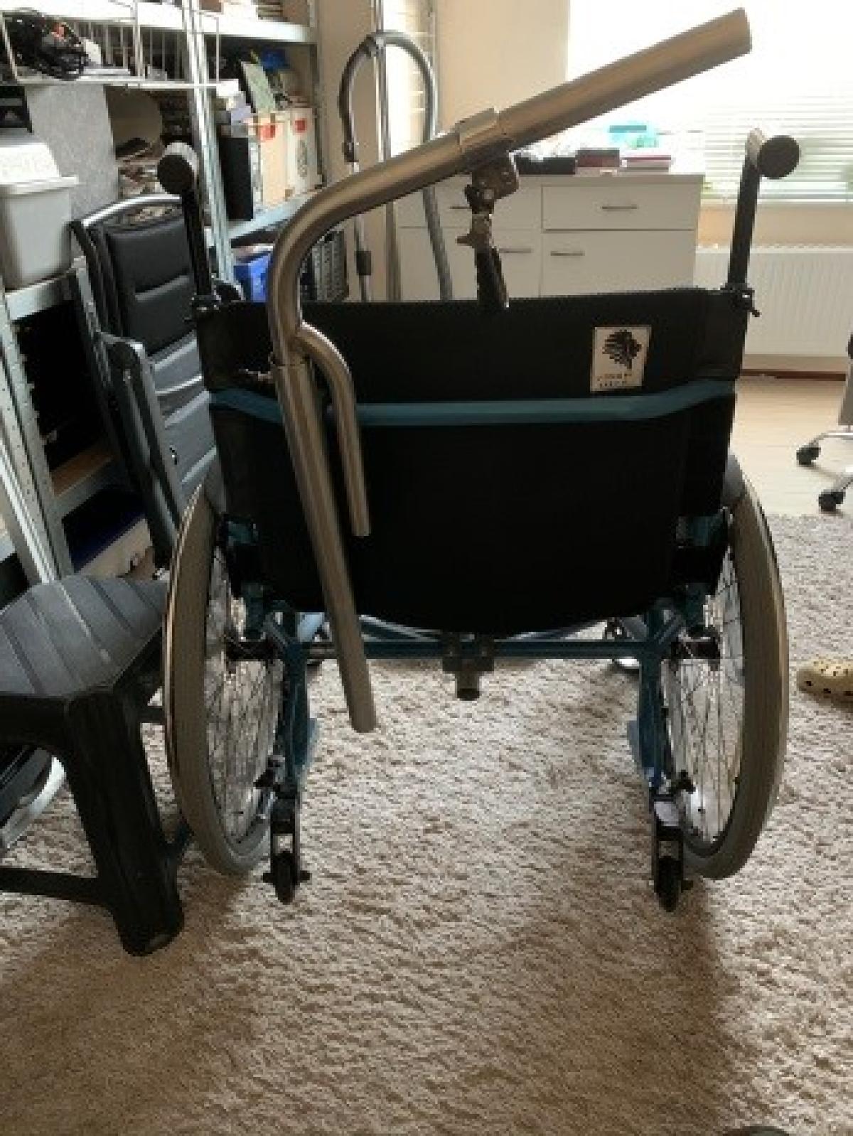 Foto  rolstoel met statief